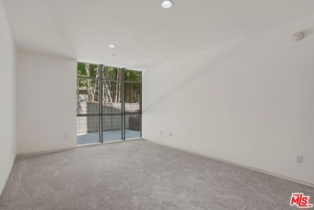 825 N Kings Road 1, West Hollywood, CA 90069