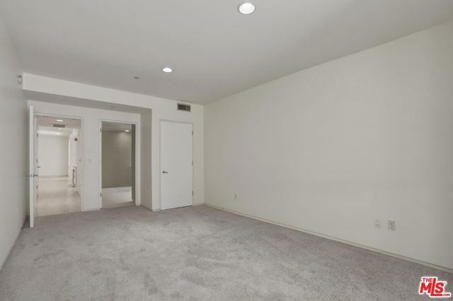 825 N Kings Road 1, West Hollywood, CA 90069