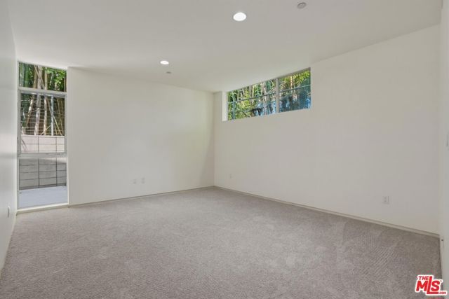 825 N Kings Road 1, West Hollywood, CA 90069