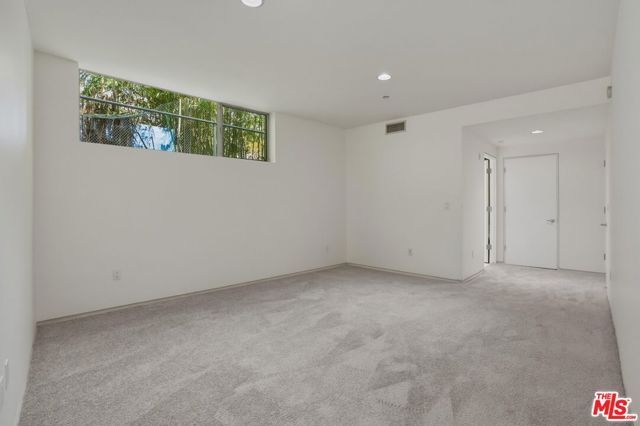 825 N Kings Road 1, West Hollywood, CA 90069