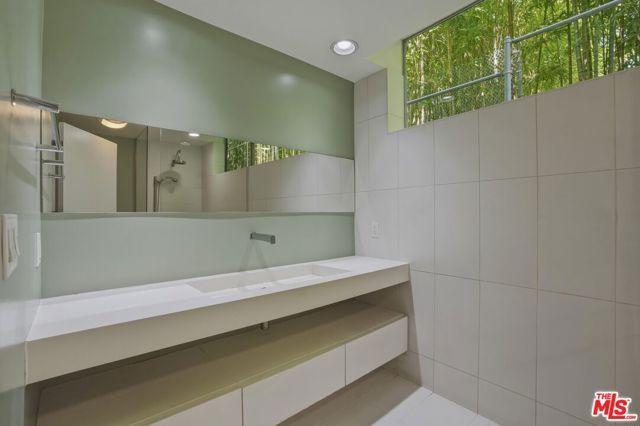 825 N Kings Road 1, West Hollywood, CA 90069