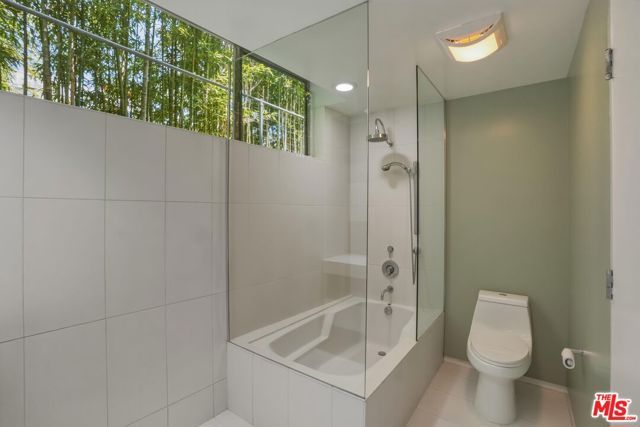 825 N Kings Road 1, West Hollywood, CA 90069