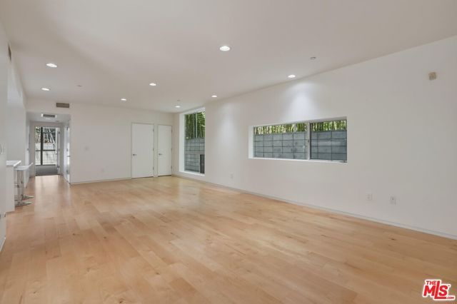 825 N Kings Road 1, West Hollywood, CA 90069