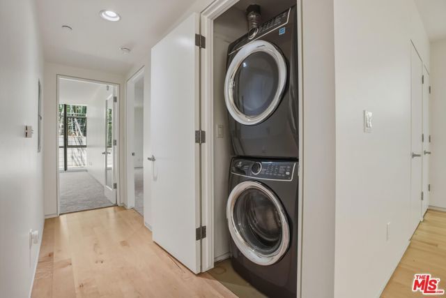 825 N Kings Road 1, West Hollywood, CA 90069