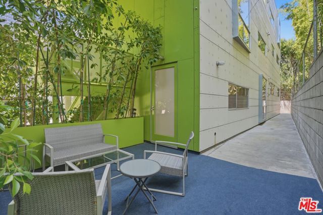 825 N Kings Road 1, West Hollywood, CA 90069