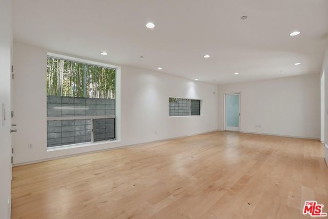 825 N Kings Road 1, West Hollywood, CA 90069