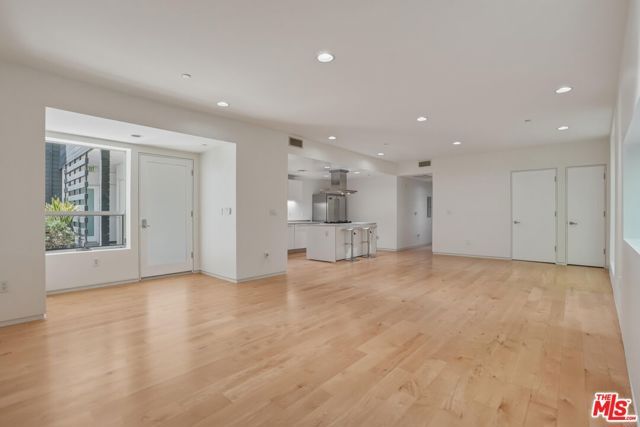 825 N Kings Road 1, West Hollywood, CA 90069
