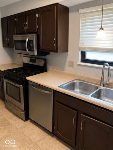 4422 Abby Creek Lane, Indianapolis, IN 46205