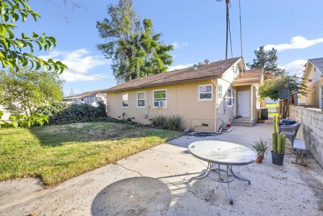 1124 E Campus Way, Hemet, CA 92543