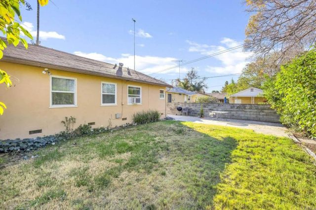 1124 E Campus Way, Hemet, CA 92543