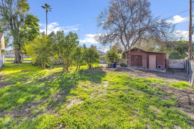 1124 E Campus Way, Hemet, CA 92543