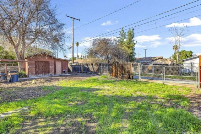 1124 E Campus Way, Hemet, CA 92543