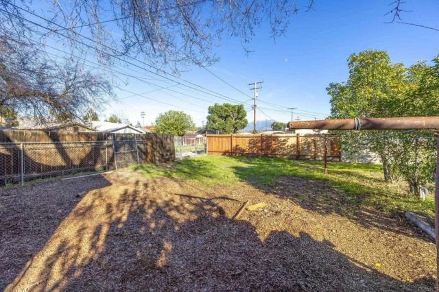 1124 E Campus Way, Hemet, CA 92543