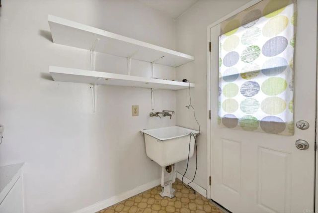 1124 E Campus Way, Hemet, CA 92543