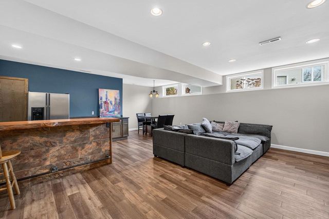 609 Meadowbrook Lane, Waunakee, WI 53597