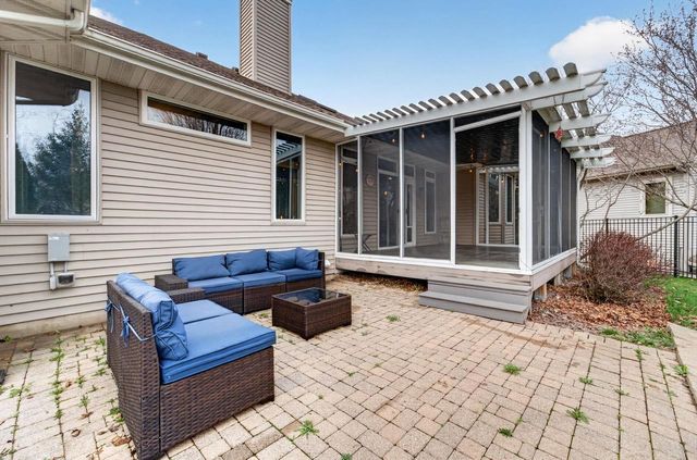 609 Meadowbrook Lane, Waunakee, WI 53597