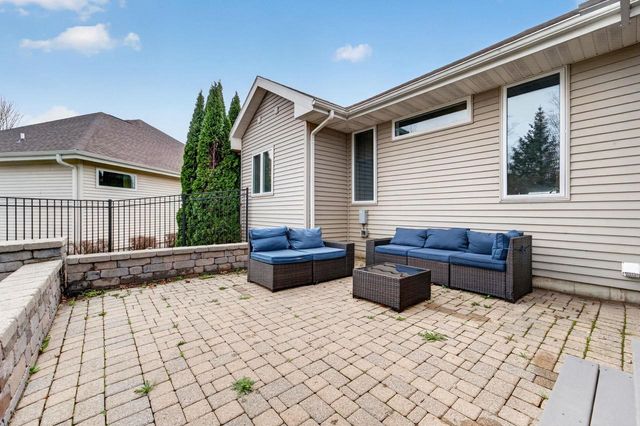 609 Meadowbrook Lane, Waunakee, WI 53597
