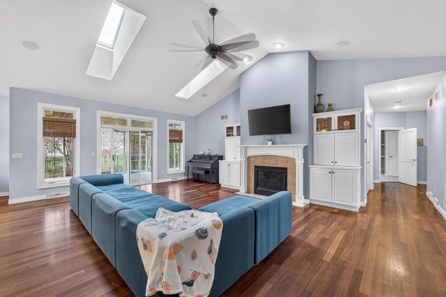 609 Meadowbrook Lane, Waunakee, WI 53597