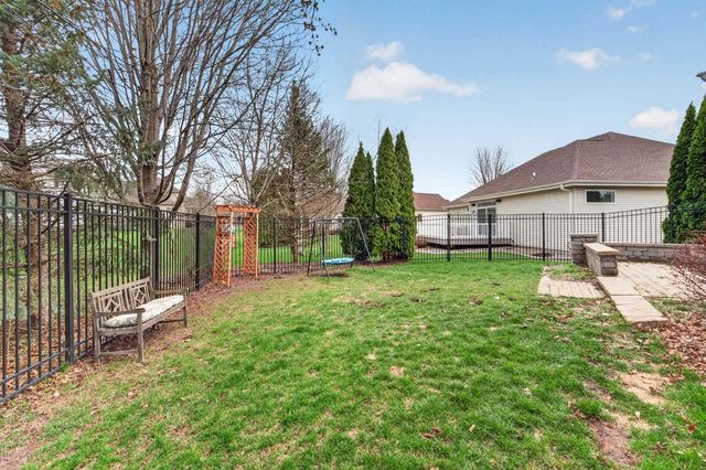 609 Meadowbrook Lane, Waunakee, WI 53597