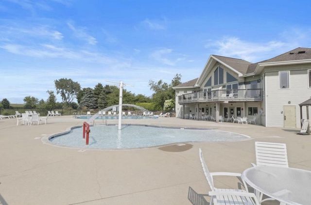 609 Meadowbrook Lane, Waunakee, WI 53597