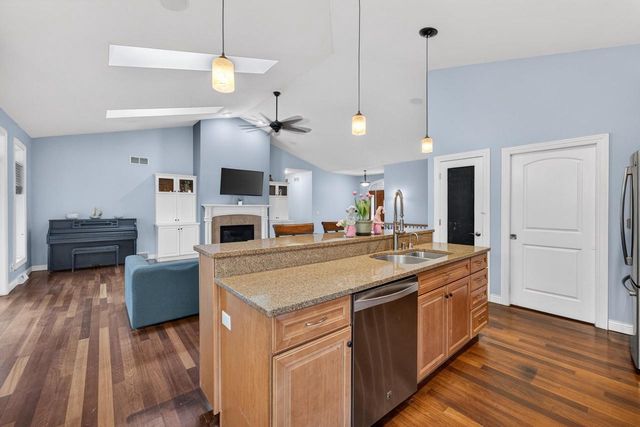 609 Meadowbrook Lane, Waunakee, WI 53597