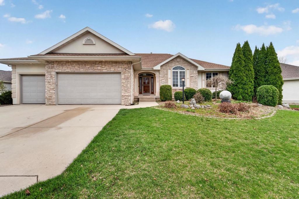 609 Meadowbrook Lane, Waunakee, WI 53597