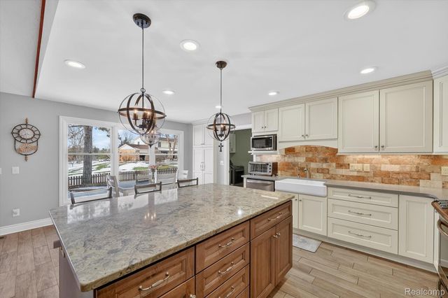 5397 Sutton Place, Grand Blanc Charter Township, MI 48439