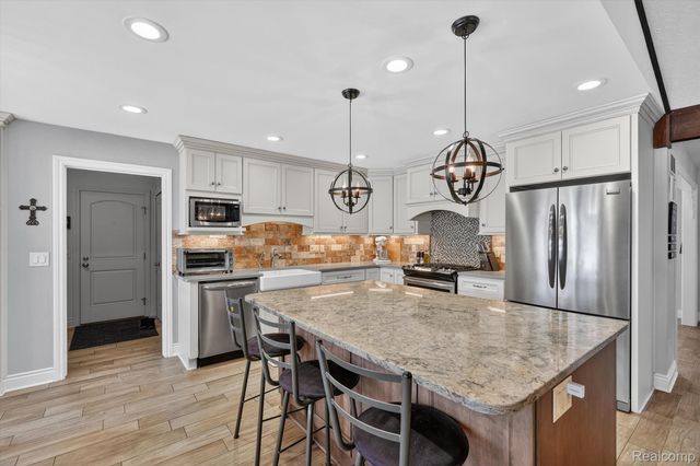 5397 Sutton Place, Grand Blanc Charter Township, MI 48439