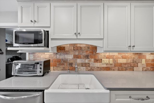 5397 Sutton Place, Grand Blanc Charter Township, MI 48439