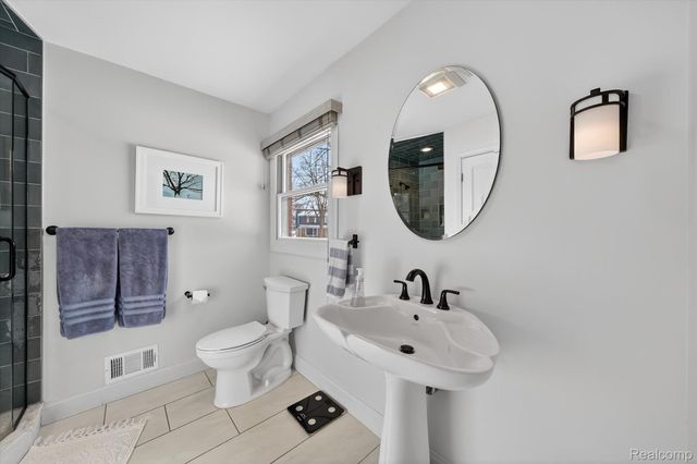 5397 Sutton Place, Grand Blanc Charter Township, MI 48439