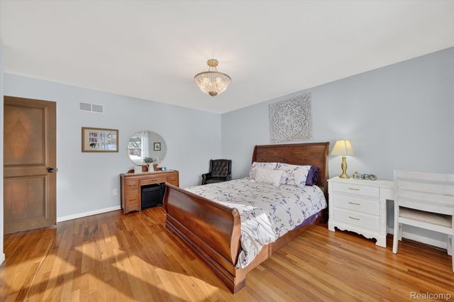 5397 Sutton Place, Grand Blanc Charter Township, MI 48439