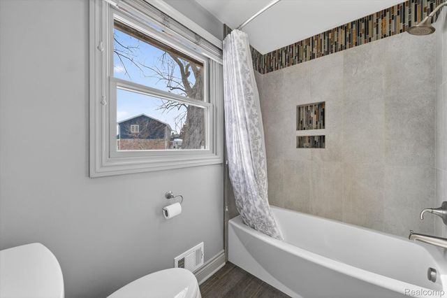 5397 Sutton Place, Grand Blanc Charter Township, MI 48439