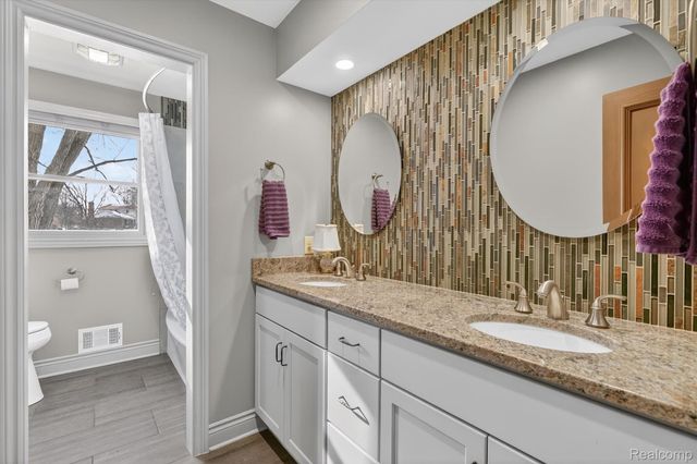 5397 Sutton Place, Grand Blanc Charter Township, MI 48439