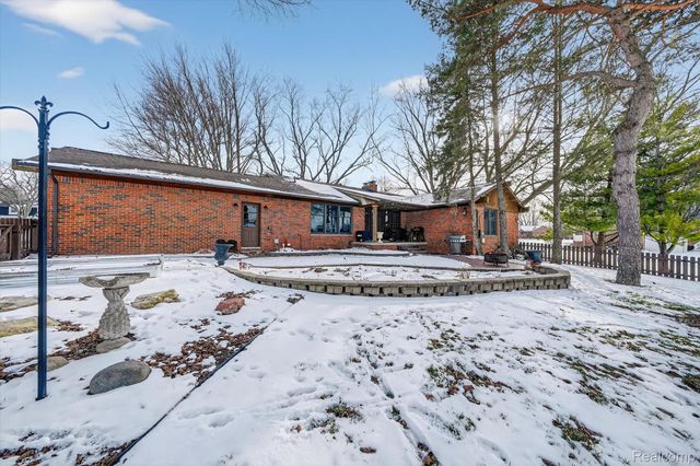 5397 Sutton Place, Grand Blanc Charter Township, MI 48439