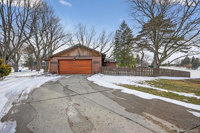 5397 Sutton Place, Grand Blanc Charter Township, MI 48439