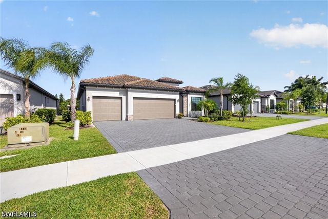 1388 Birdie DR, Naples, FL 34120