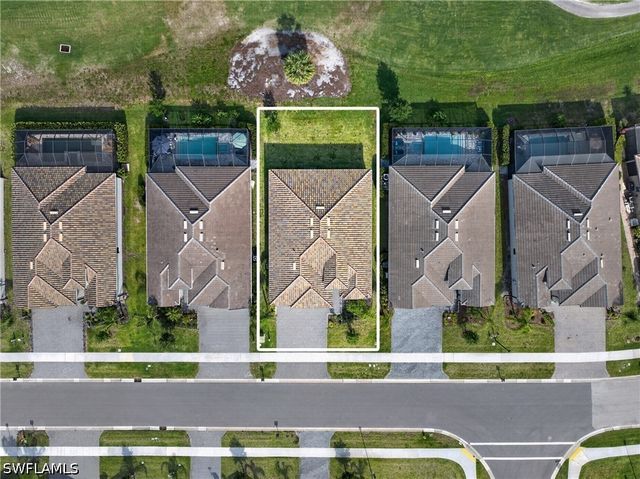 1388 Birdie DR, Naples, FL 34120