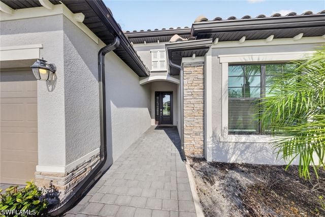 1388 Birdie DR, Naples, FL 34120