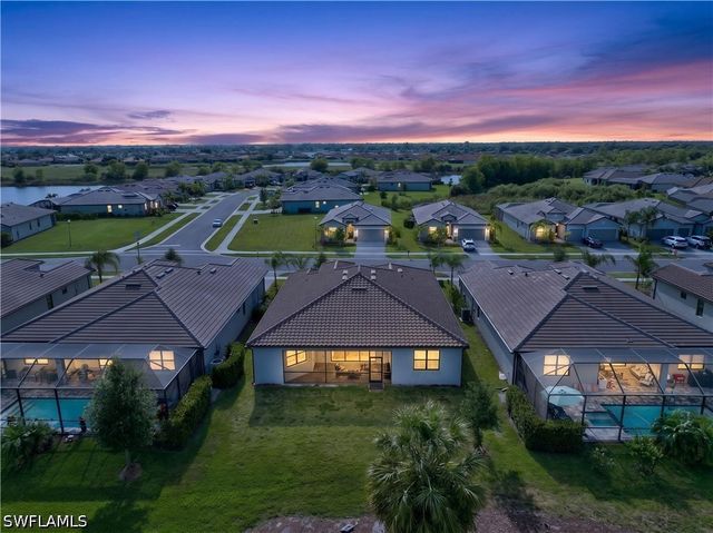 1388 Birdie DR, Naples, FL 34120