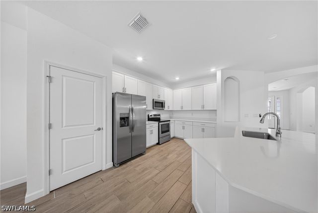 1388 Birdie DR, Naples, FL 34120