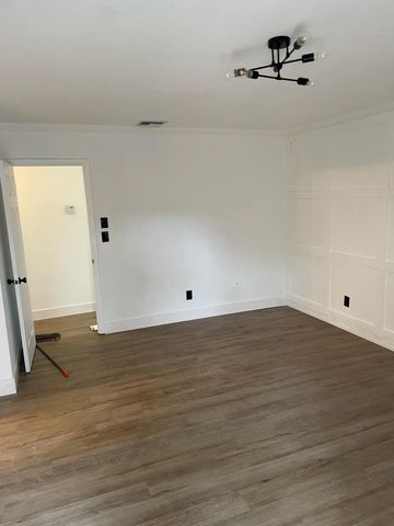 28 Madrid Lane, Davie, FL 33324