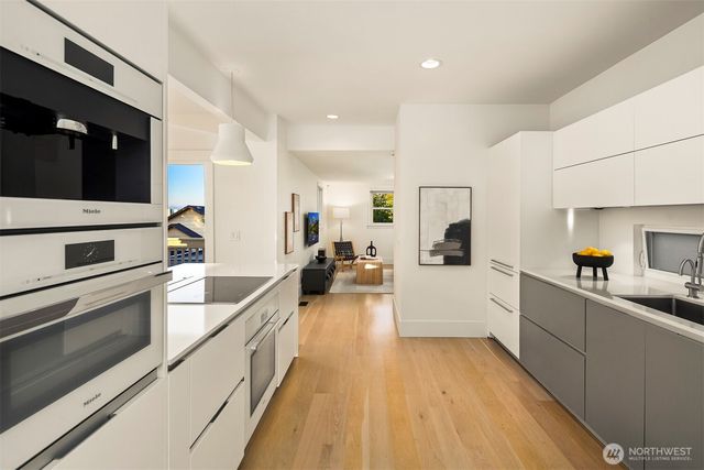 2612 1st Avenue N, Seattle, WA 98109