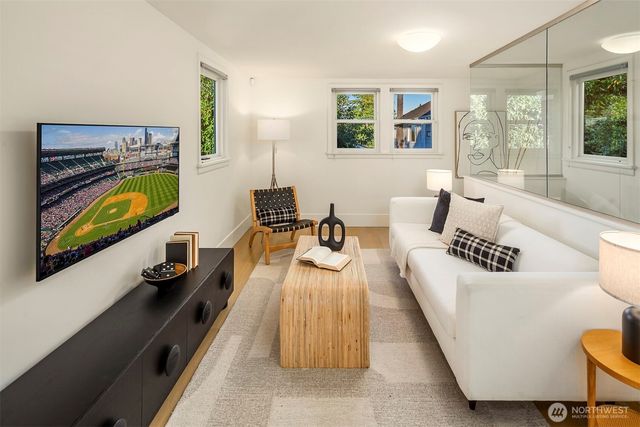 2612 1st Avenue N, Seattle, WA 98109