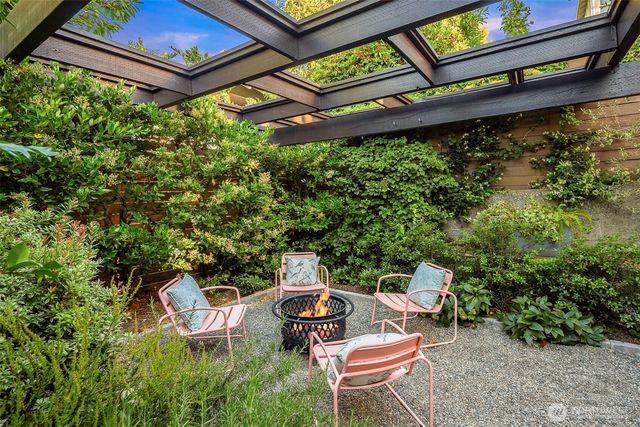 2612 1st Avenue N, Seattle, WA 98109