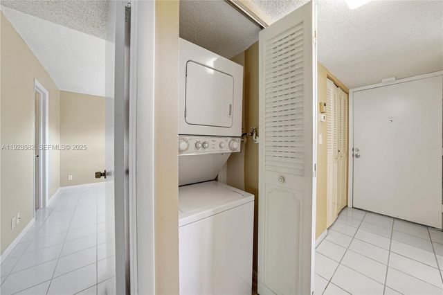 8305 NW 61st St C305, Tamarac, FL 33321