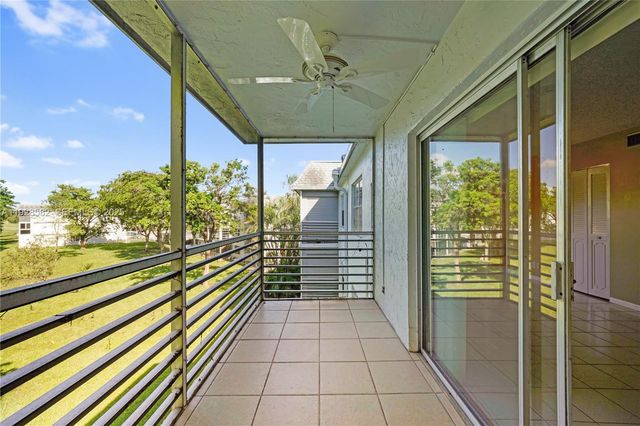 8305 NW 61st St C305, Tamarac, FL 33321