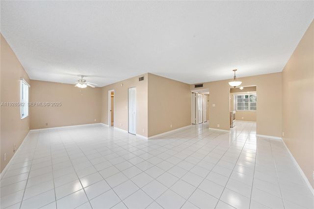 8305 NW 61st St C305, Tamarac, FL 33321