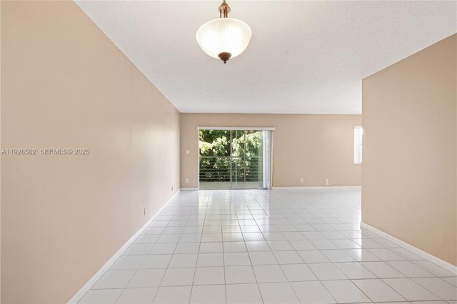 8305 NW 61st St C305, Tamarac, FL 33321