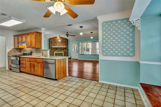 306 Woodlawn Drive, Keene, TX 76059