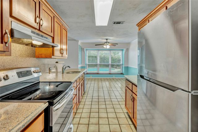 306 Woodlawn Drive, Keene, TX 76059